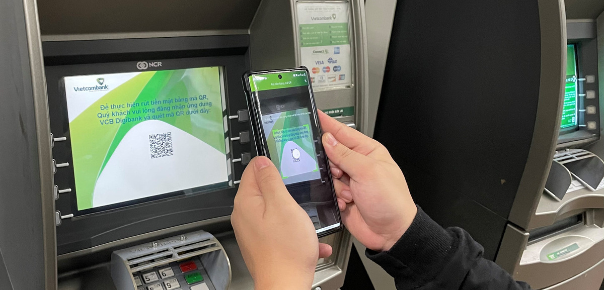 Rút tiền không cần thẻ ATM bằng mã QR trên điện thoại