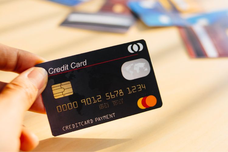 Việc chuẩn bị đầy đủ giấy tờ giúp quá trình xét duyệt thẻ tiêu trước trả sau diễn ra nhanh chóng hơn.