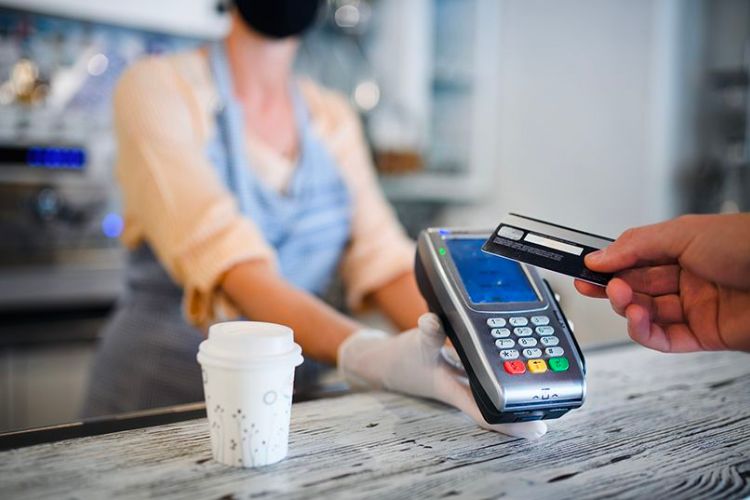 Cách sử dụng tính năng "chi tiêu trước – trả tiền sau" của thẻ tín dụng hiệu quả.