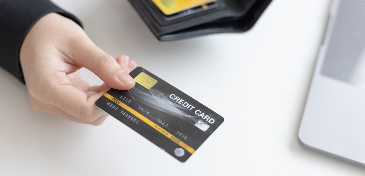 Thẻ đen (Black Card) là gì? Lợi ích khi sở hữu thẻ đen quyền lực của ngân hàng