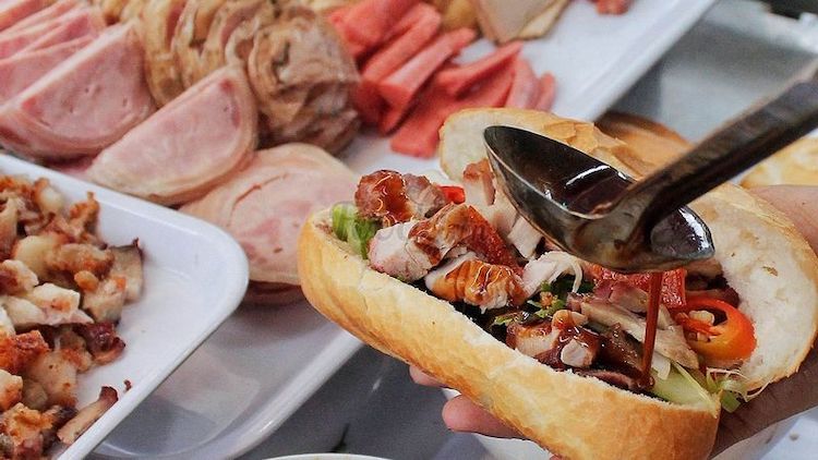 Bánh mì heo quay 15K Kim Mai