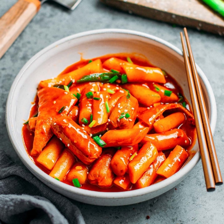 Cách làm tokbokki cay chuẩn vị Hàn