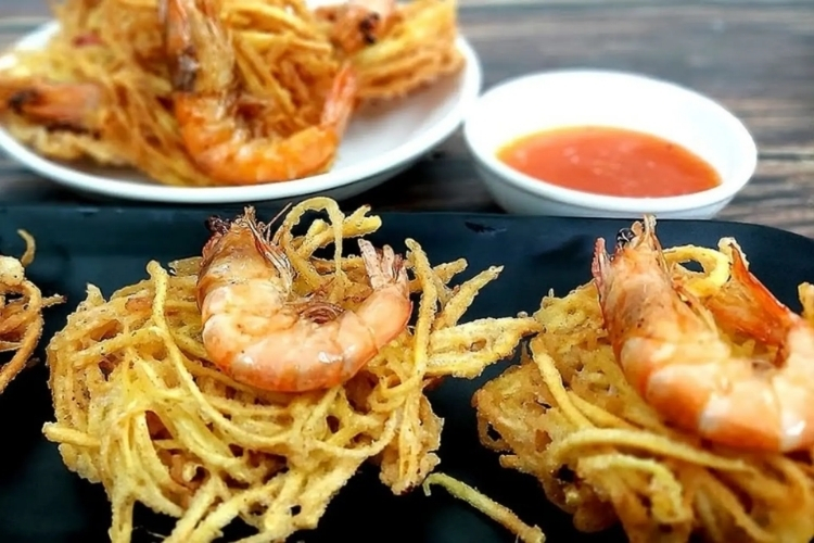 Bánh tôm chiên Hà Nội