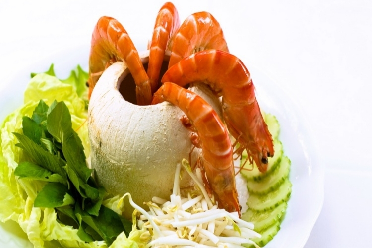 Tôm hấp nước dừa - Món ngon đãi tiệc