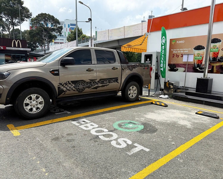 Trạm sạc xe điện công cộng của EBOOST