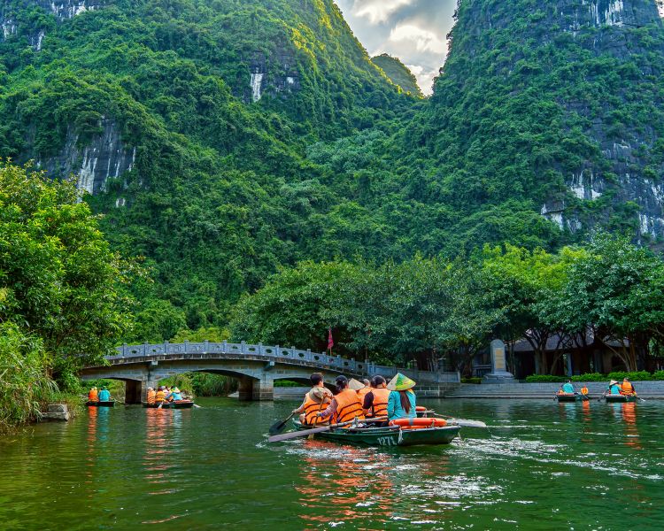 Các hoạt động thú vị ở Tràng An Ninh Bình