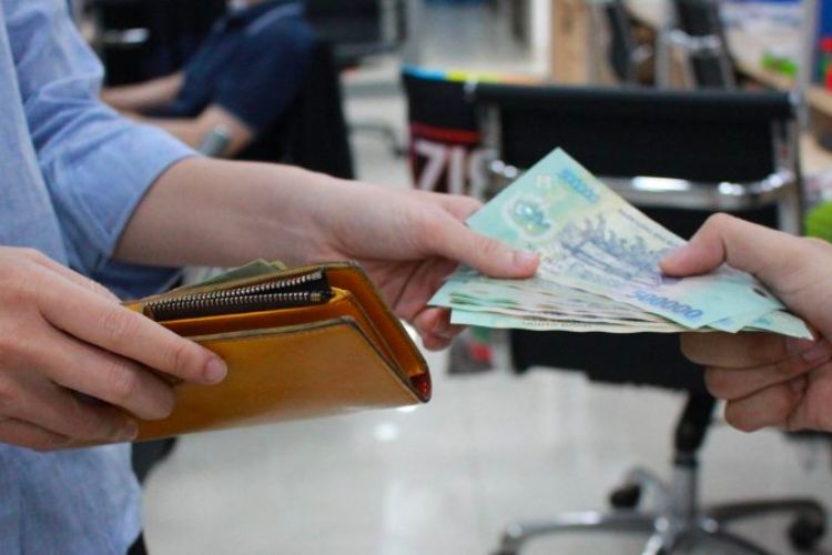Hình thức vay 3 triệu tiền mặt trực tiếp tại ngân hàng uy tín, an toàn.