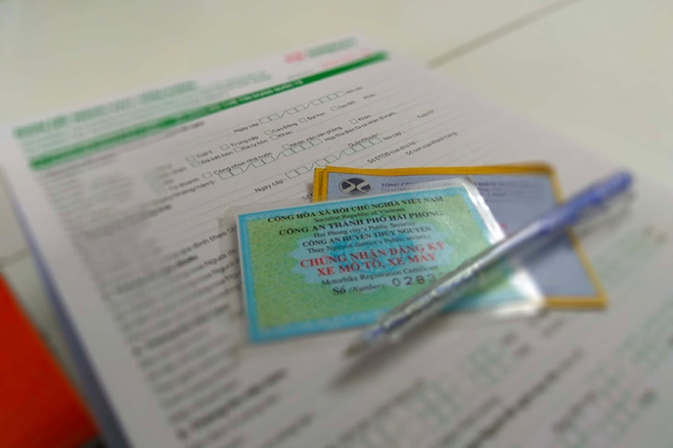 Vay tiền bằng cà vẹt xe máy nên hay không?