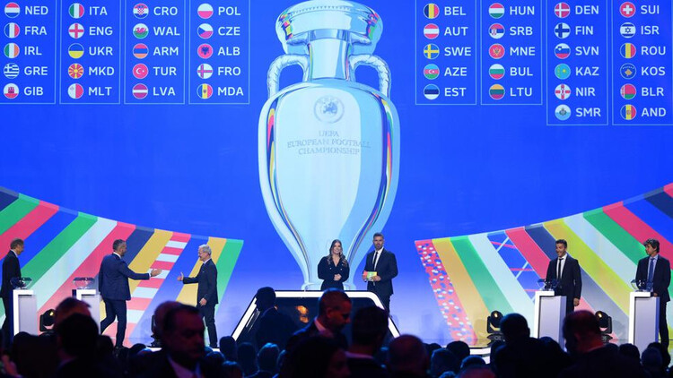 Lễ bốc thăm chia bảng EURO 2024 